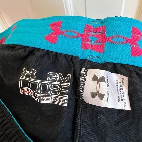 UnderArmor Black Shorts   - Picture 5 of 6